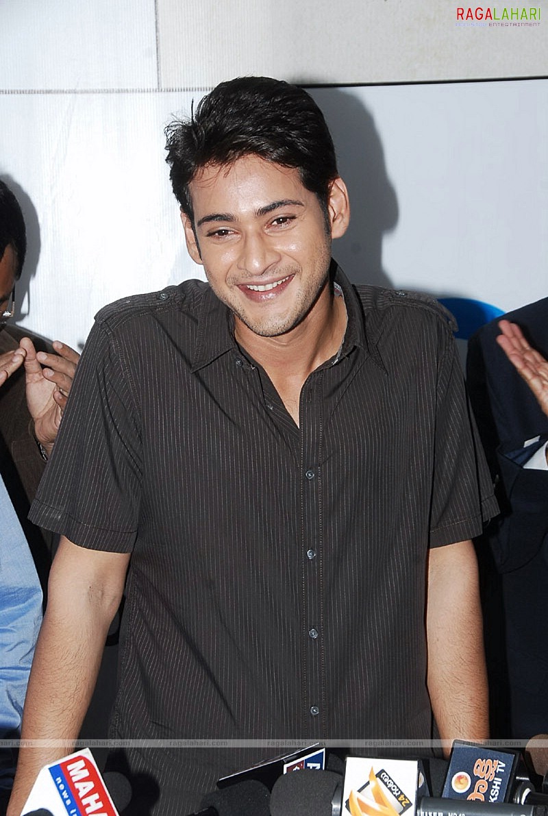 Mahesh Babu at Univercell as Brand Ambassador