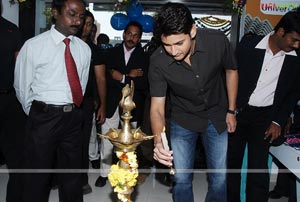 Mahesh Babu at Univercell as Brand Ambassador