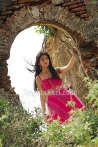 Shriya Photo Gallery from Mahamuduru