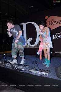 Dewarists Stage Show At Park Hotel