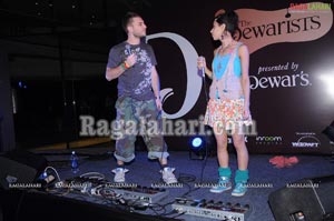 Dewarists Stage Show At Park Hotel