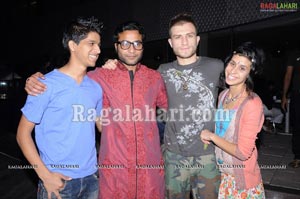 Dewarists Stage Show At Park Hotel