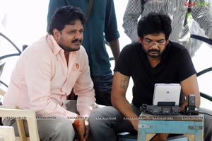 Nenu Naa Rakshasi Working Stills