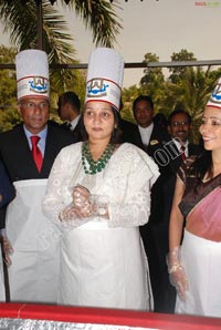 CM Kiran Kumar Reddy Wife Radhika Reddy at ITC Grand Kakatiya Cake Mixing