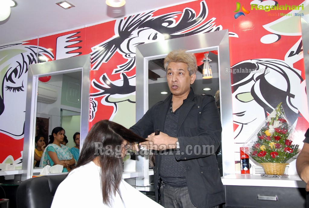 Jawed Habib Hair & Beauty Studio Launch at Rajbhavan Road