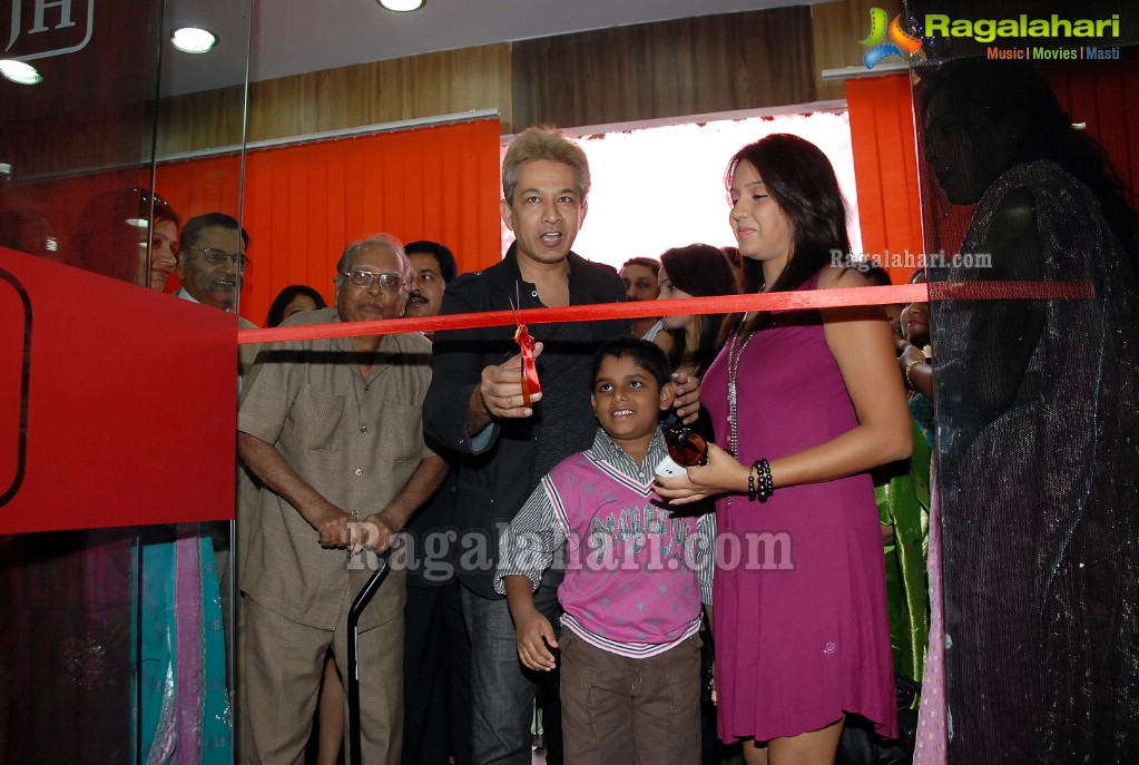 Jawed Habib Hair & Beauty Studio Launch at Rajbhavan Road