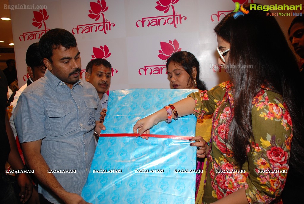 Vidya Balan launches 'Divine Wedding Collections' at Mandir, Hyd