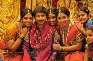 Gopichand, Tapsee, Shradha Das