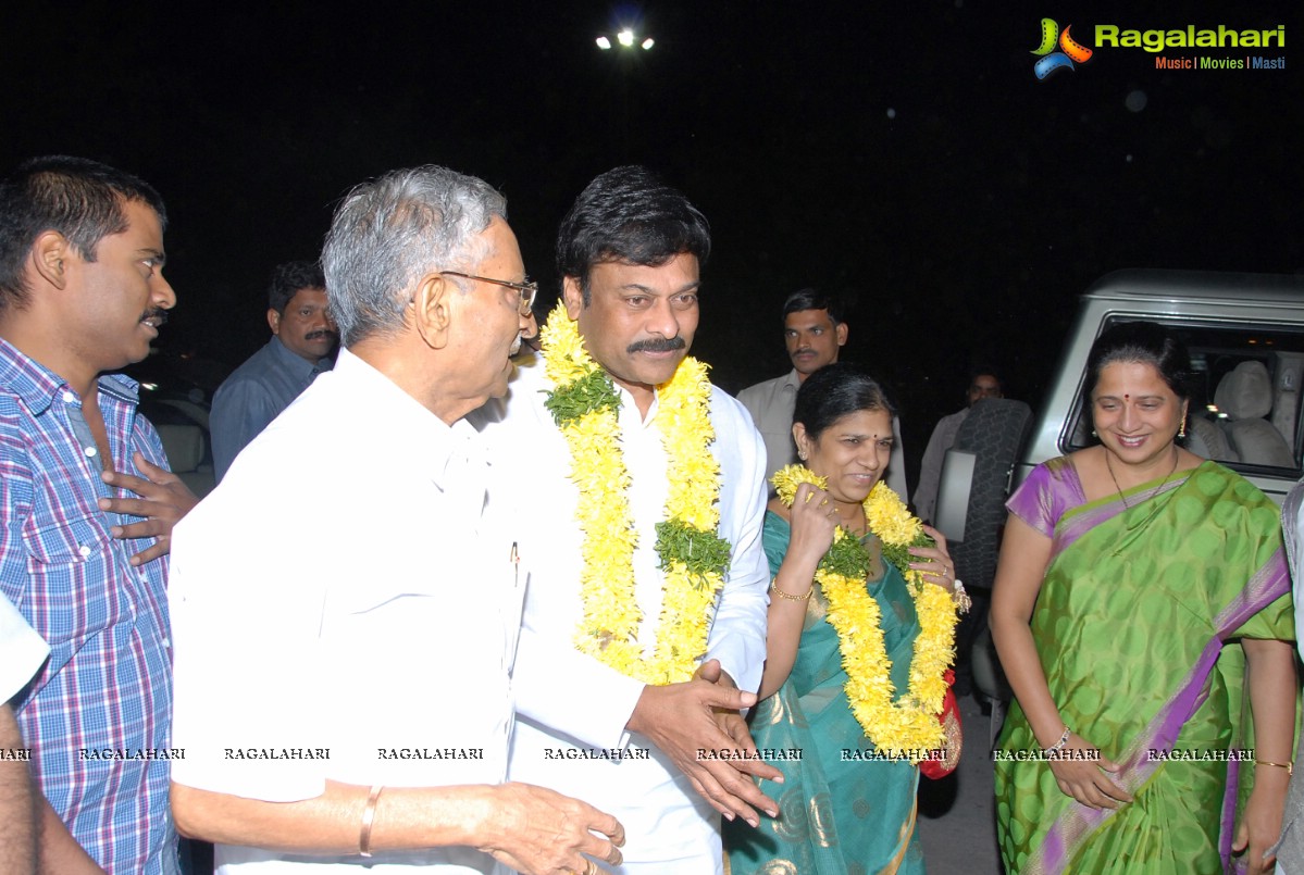 Chiranjeevi visits Film Nagar Temple