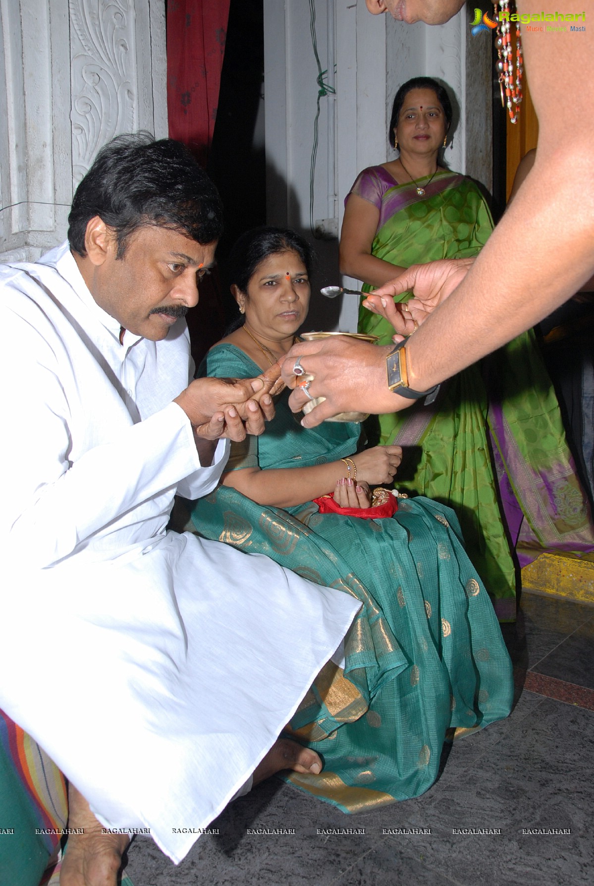 Chiranjeevi visits Film Nagar Temple