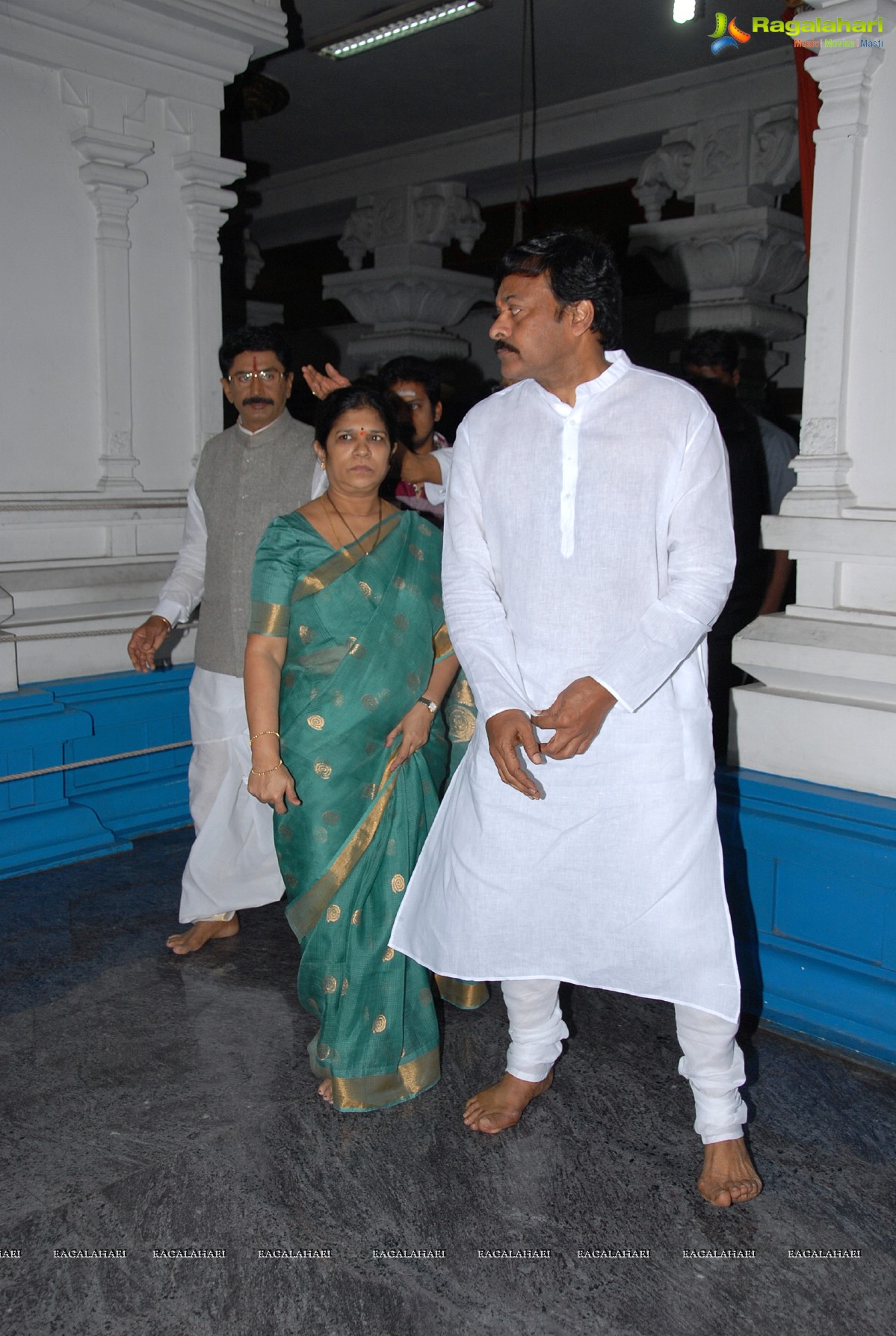 Chiranjeevi visits Film Nagar Temple