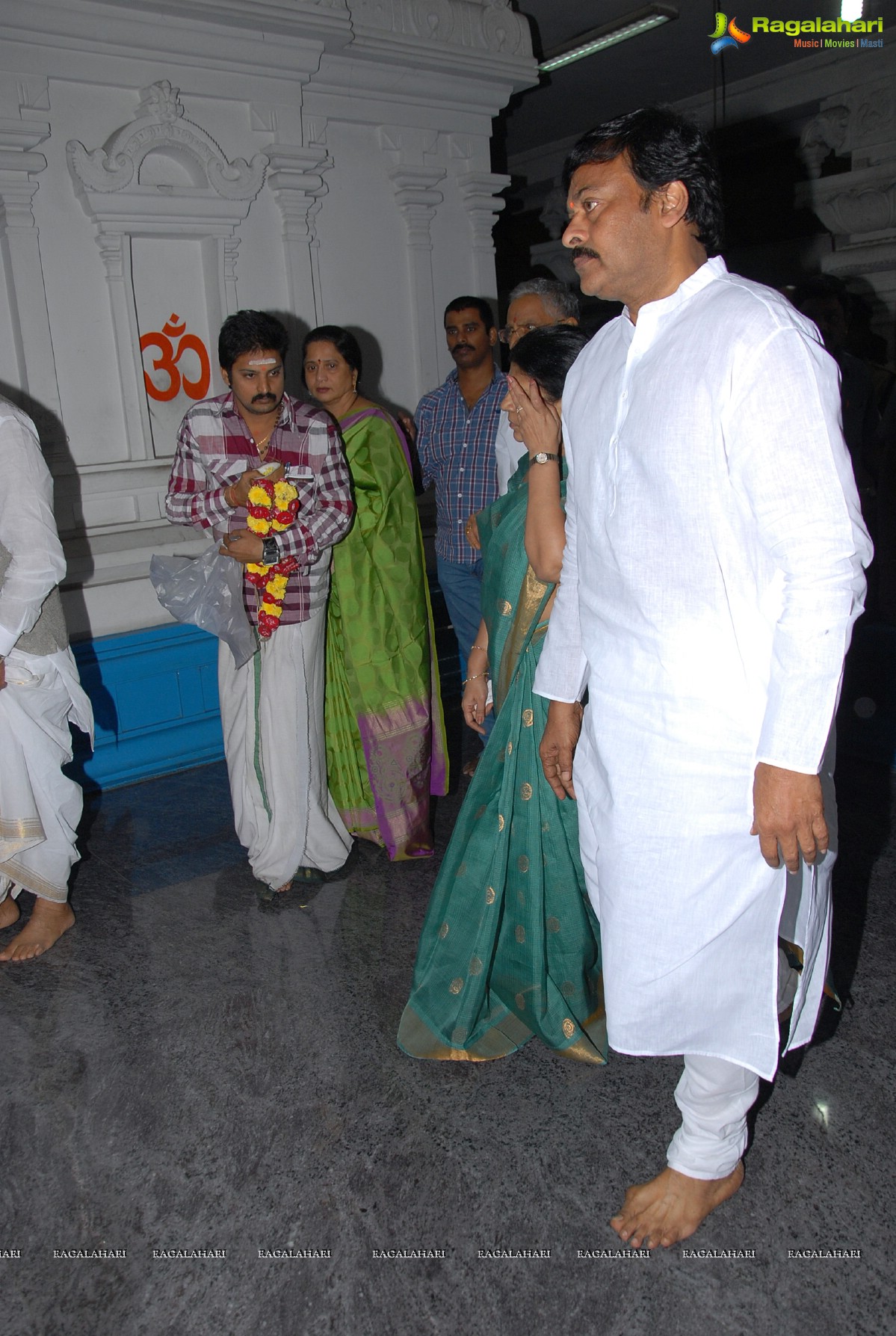 Chiranjeevi visits Film Nagar Temple