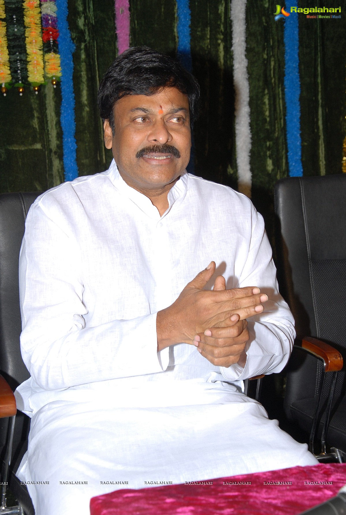 Chiranjeevi visits Film Nagar Temple