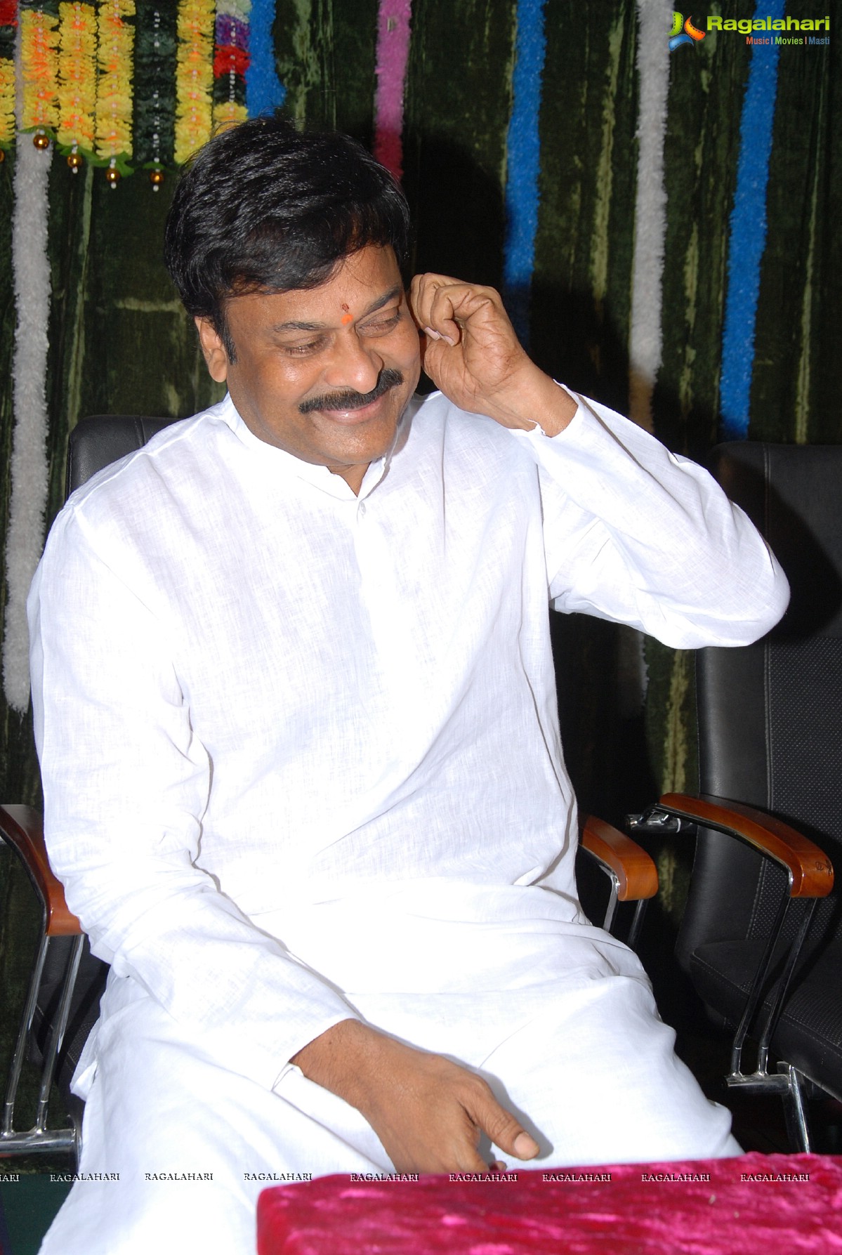 Chiranjeevi visits Film Nagar Temple