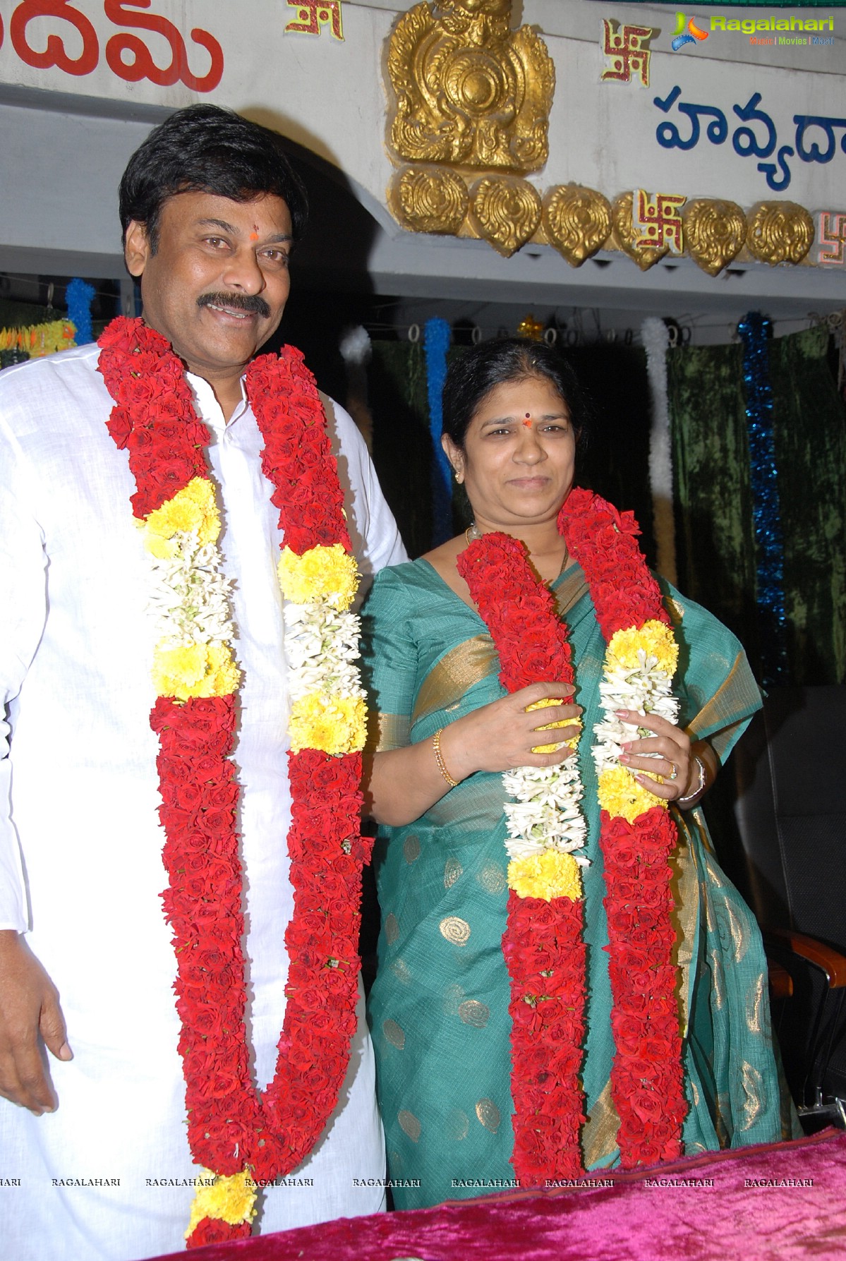 Chiranjeevi visits Film Nagar Temple