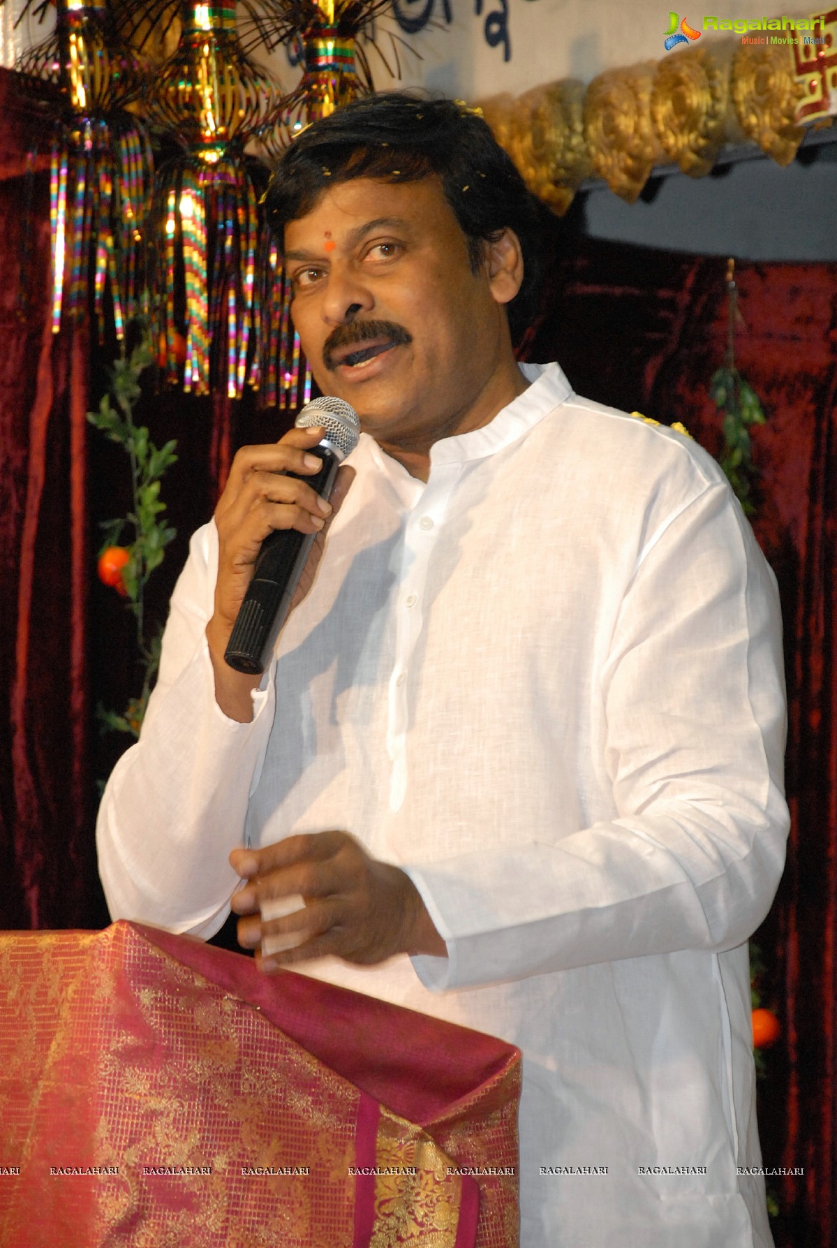 Chiranjeevi visits Film Nagar Temple