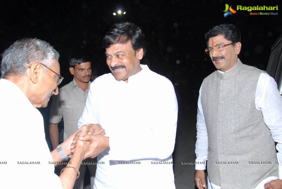 Chiranjeevi visits Film Nagar Temple