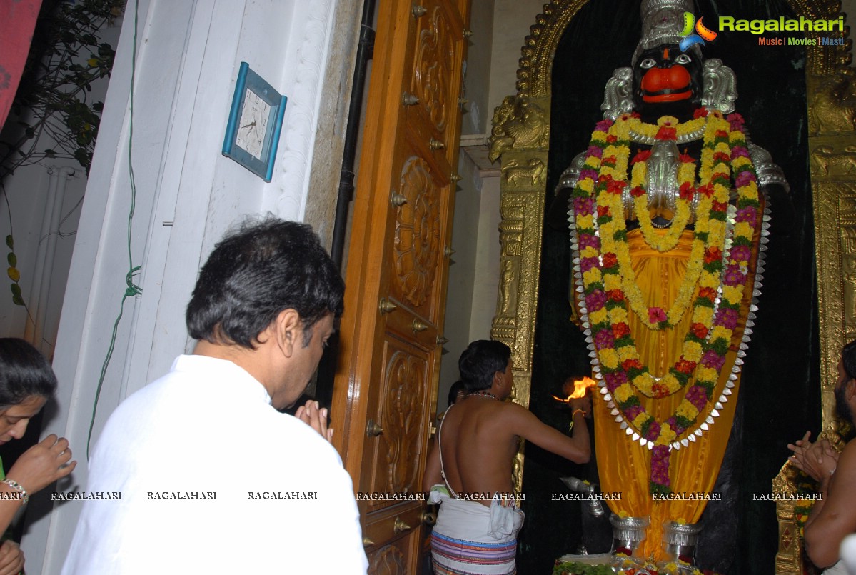 Chiranjeevi visits Film Nagar Temple