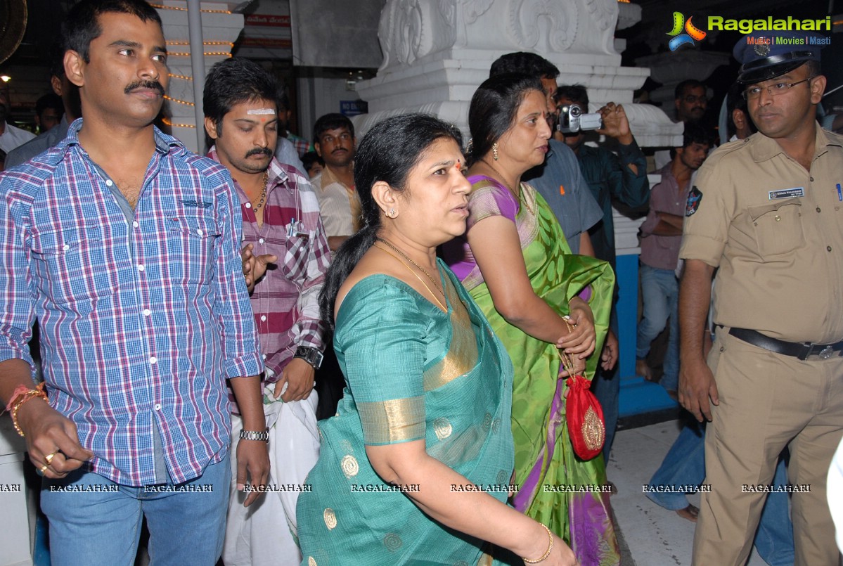 Chiranjeevi visits Film Nagar Temple