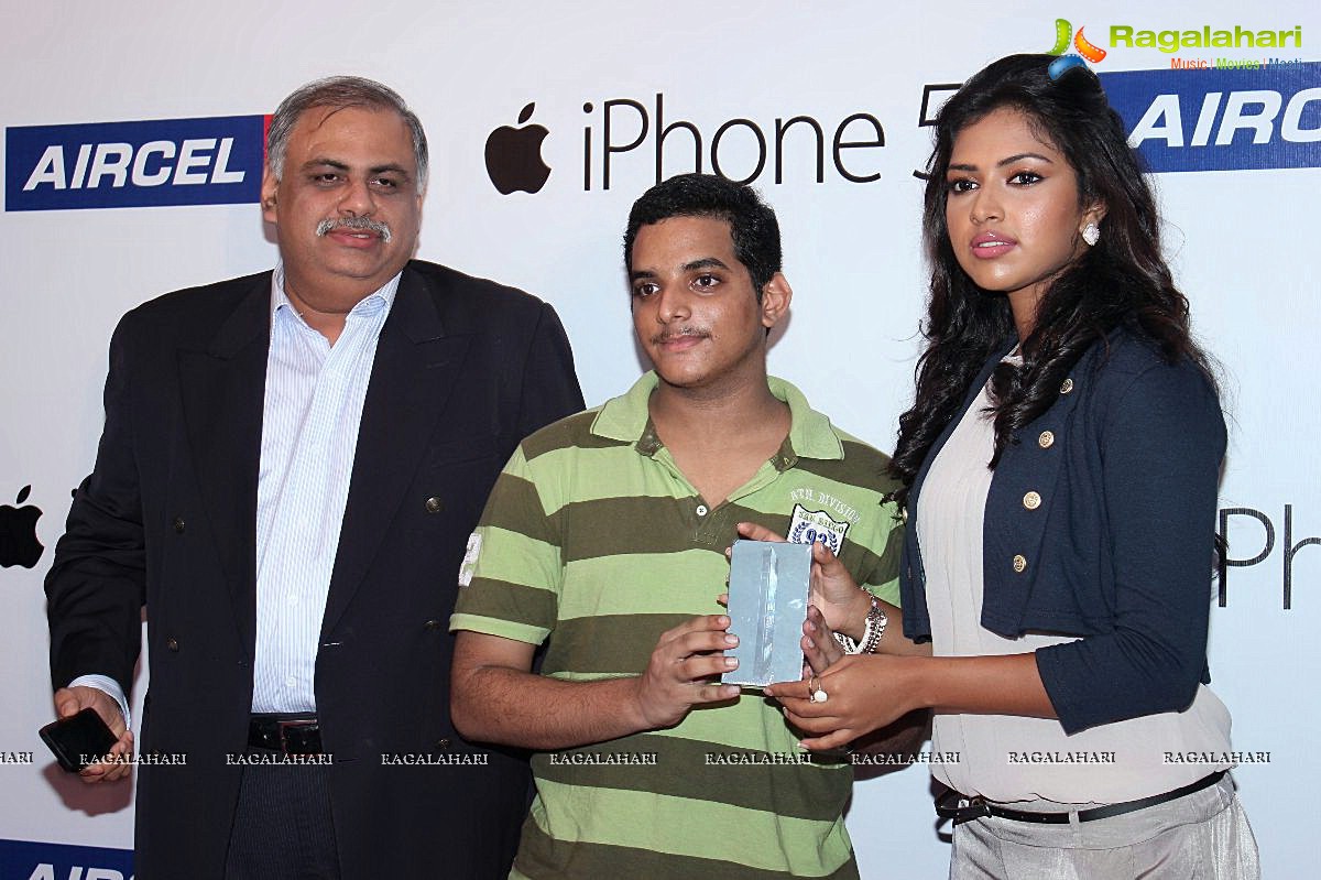 Amala Paul launches Aircel iPhone 5, Chennai