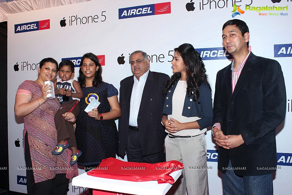 Amala Paul launches Aircel iPhone 5, Chennai