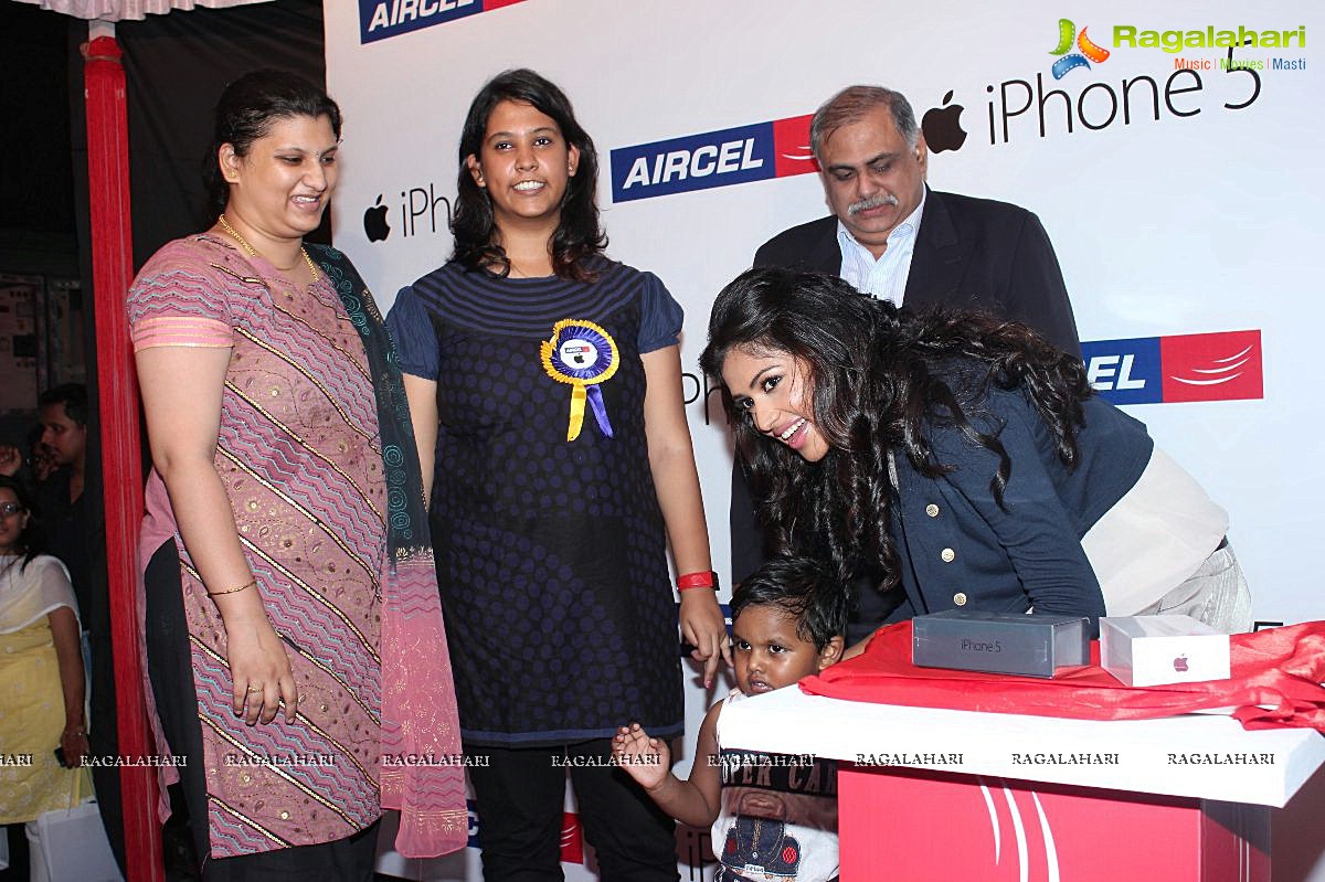 Amala Paul launches Aircel iPhone 5, Chennai