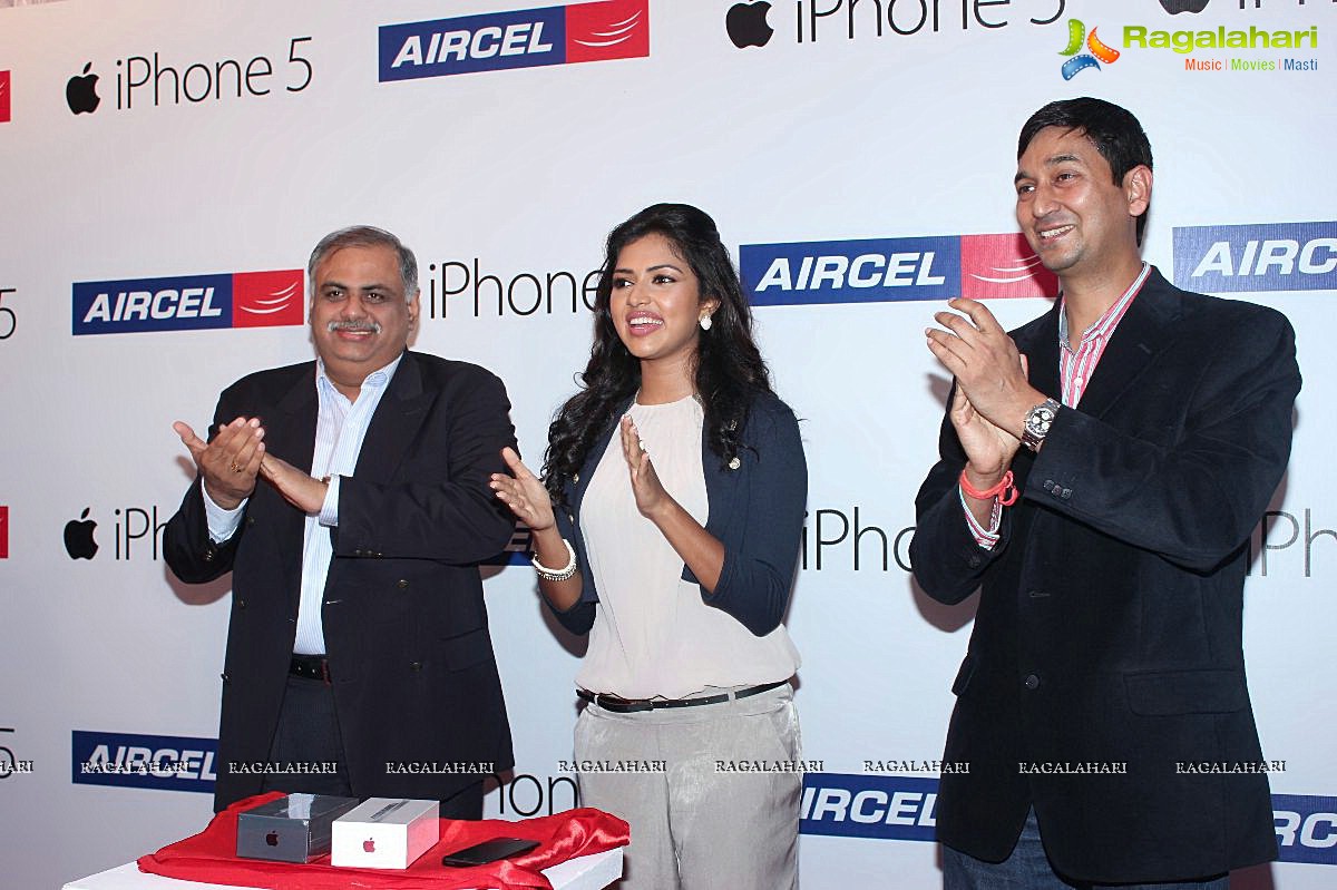 Amala Paul launches Aircel iPhone 5, Chennai