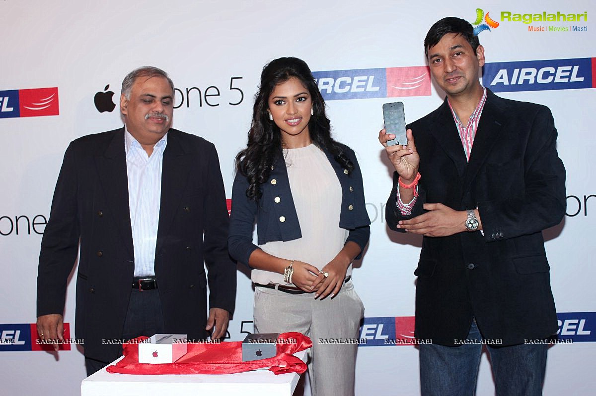Amala Paul launches Aircel iPhone 5, Chennai