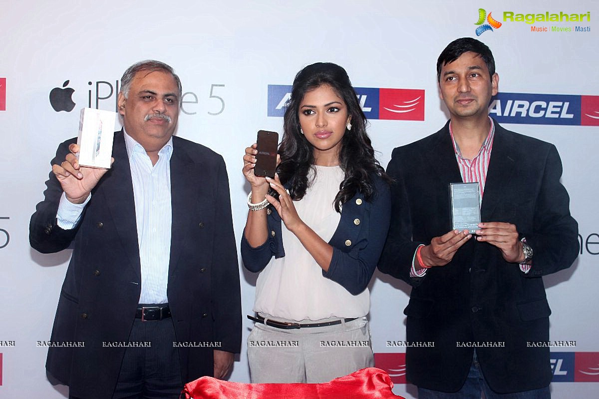 Amala Paul launches Aircel iPhone 5, Chennai