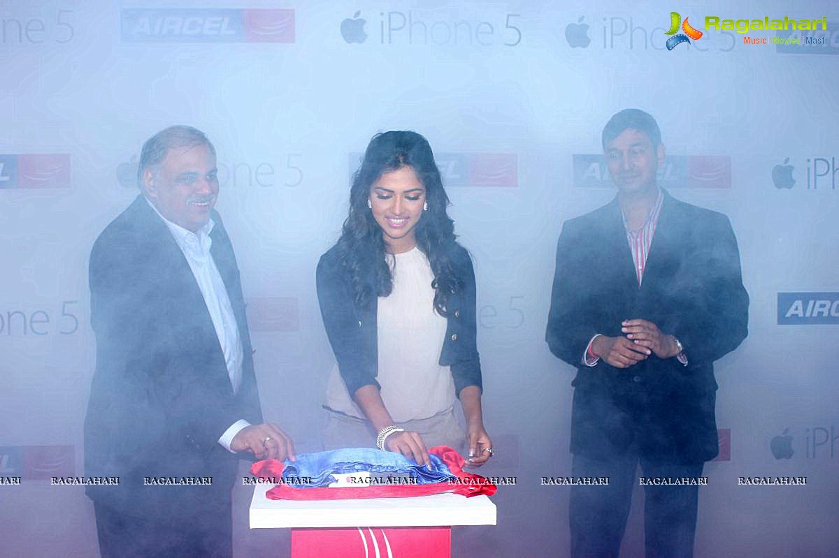 Amala Paul launches Aircel iPhone 5, Chennai