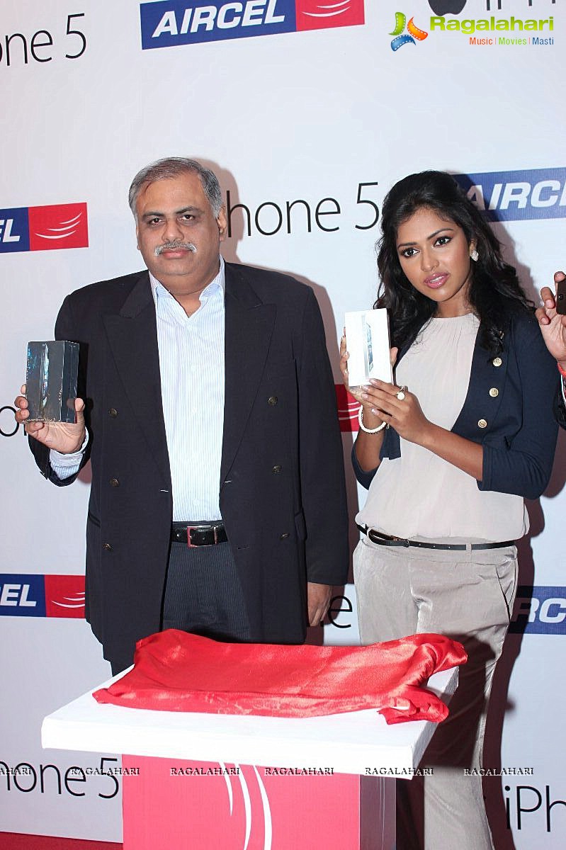 Amala Paul launches Aircel iPhone 5, Chennai