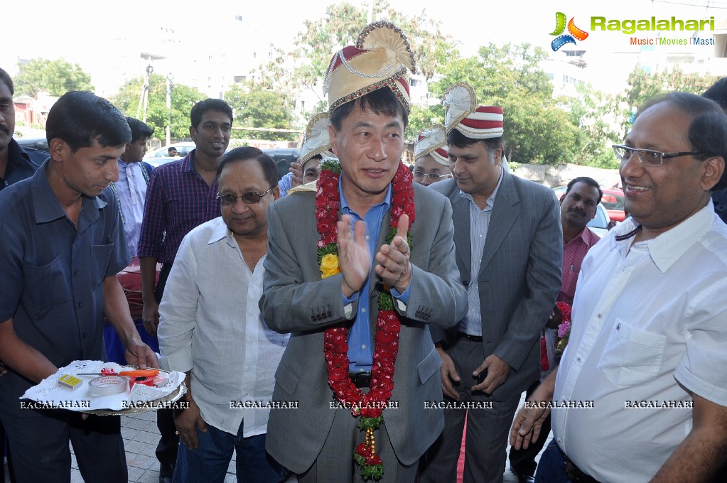 Sanjjanaa inaugurates Bajaj Electronics Showroom at Madhapur, Hyderabad