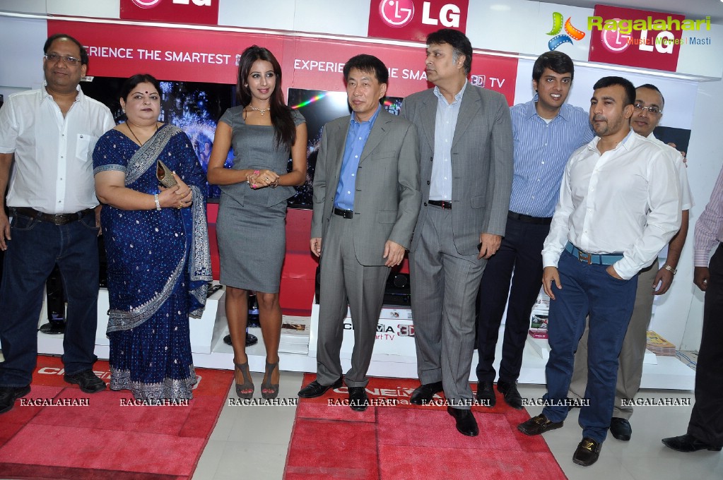 Sanjjanaa inaugurates Bajaj Electronics Showroom at Madhapur, Hyderabad