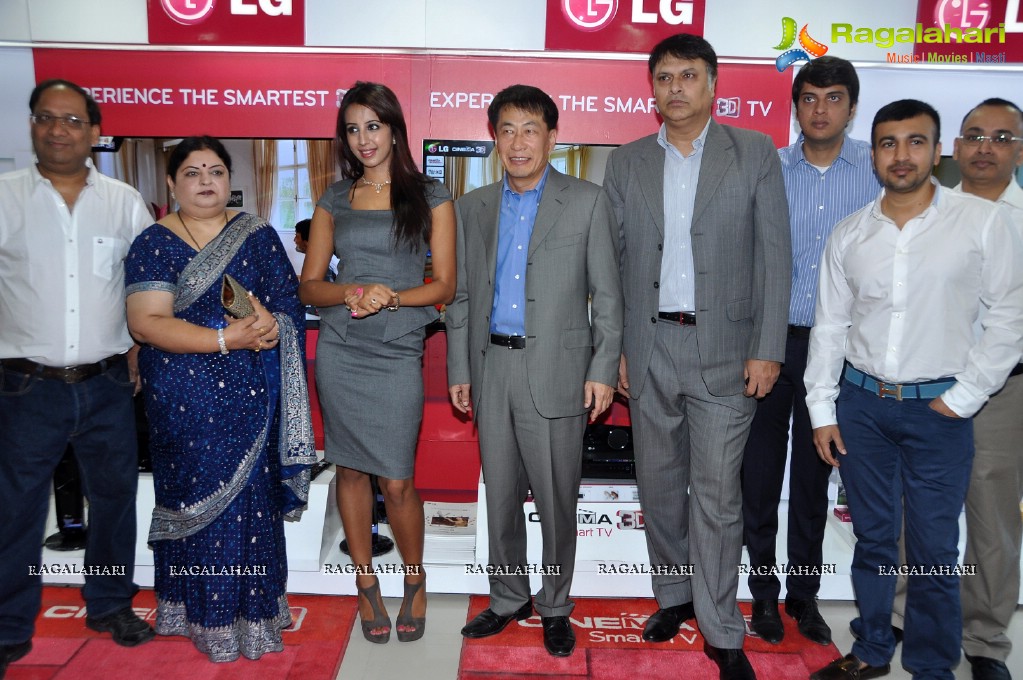 Sanjjanaa inaugurates Bajaj Electronics Showroom at Madhapur, Hyderabad