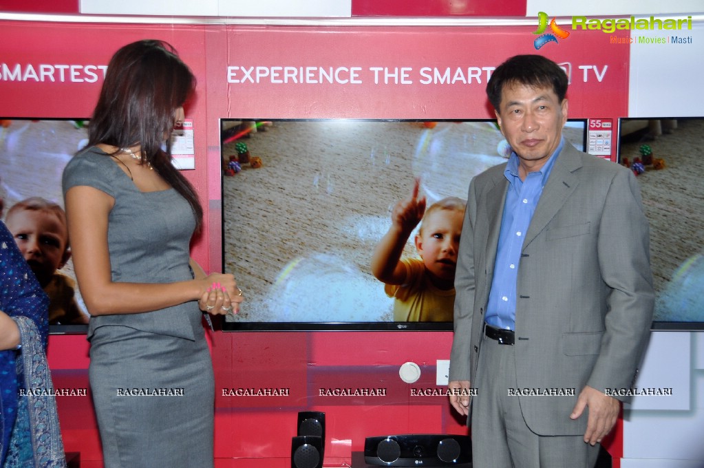 Sanjjanaa inaugurates Bajaj Electronics Showroom at Madhapur, Hyderabad