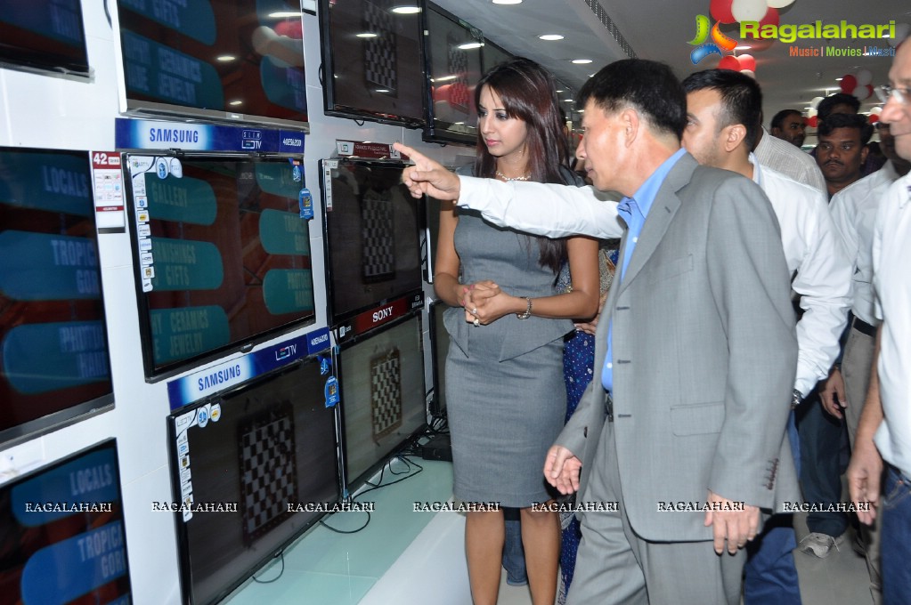 Sanjjanaa inaugurates Bajaj Electronics Showroom at Madhapur, Hyderabad