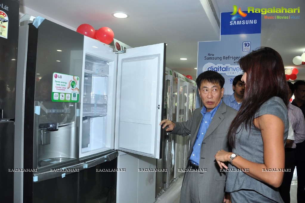 Sanjjanaa inaugurates Bajaj Electronics Showroom at Madhapur, Hyderabad