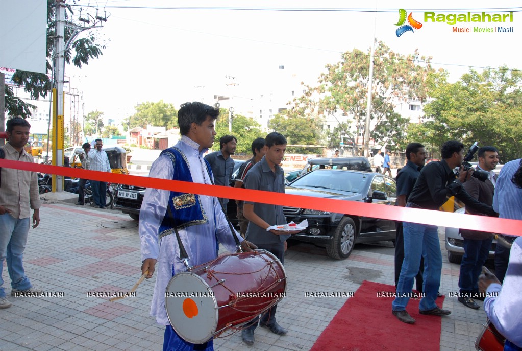 Sanjjanaa inaugurates Bajaj Electronics Showroom at Madhapur, Hyderabad