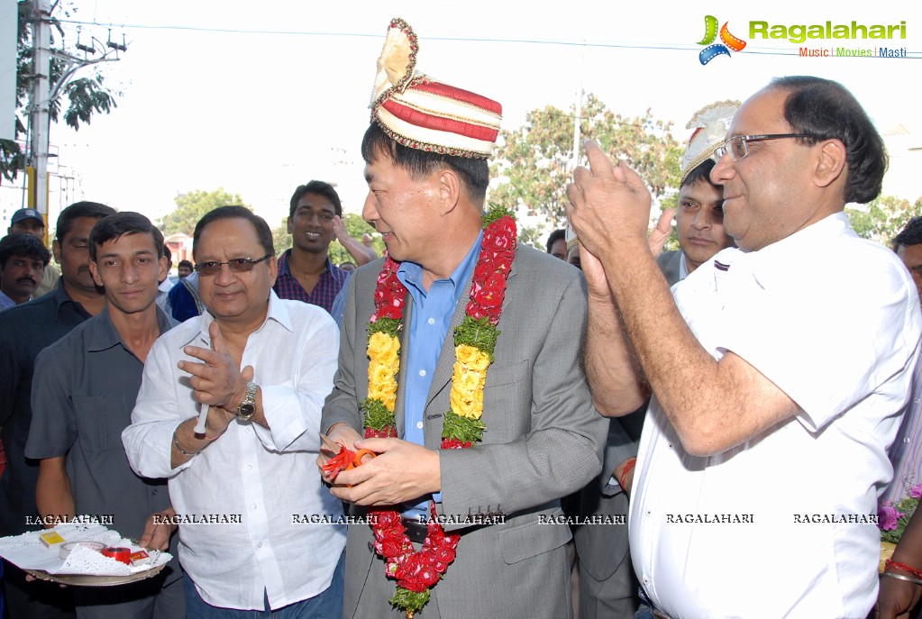 Sanjjanaa inaugurates Bajaj Electronics Showroom at Madhapur, Hyderabad