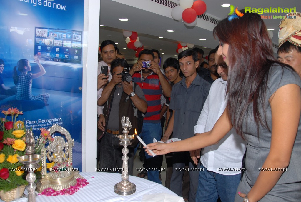 Sanjjanaa inaugurates Bajaj Electronics Showroom at Madhapur, Hyderabad