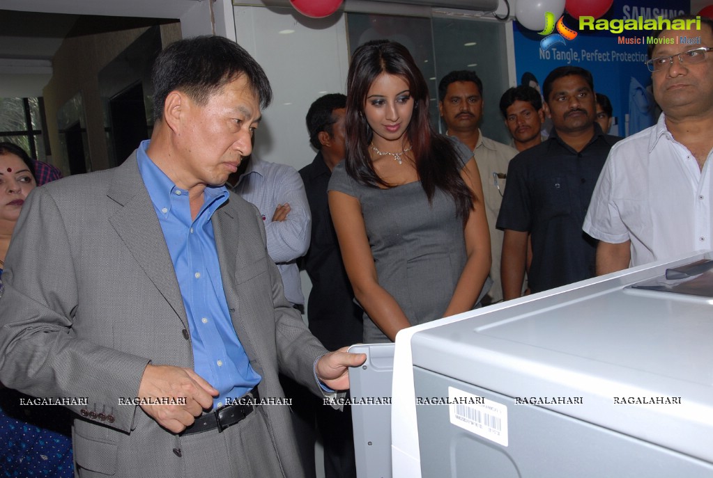 Sanjjanaa inaugurates Bajaj Electronics Showroom at Madhapur, Hyderabad