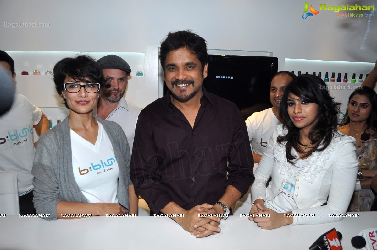 Nagarjuna launches b:blunt Salon, Hyderabad