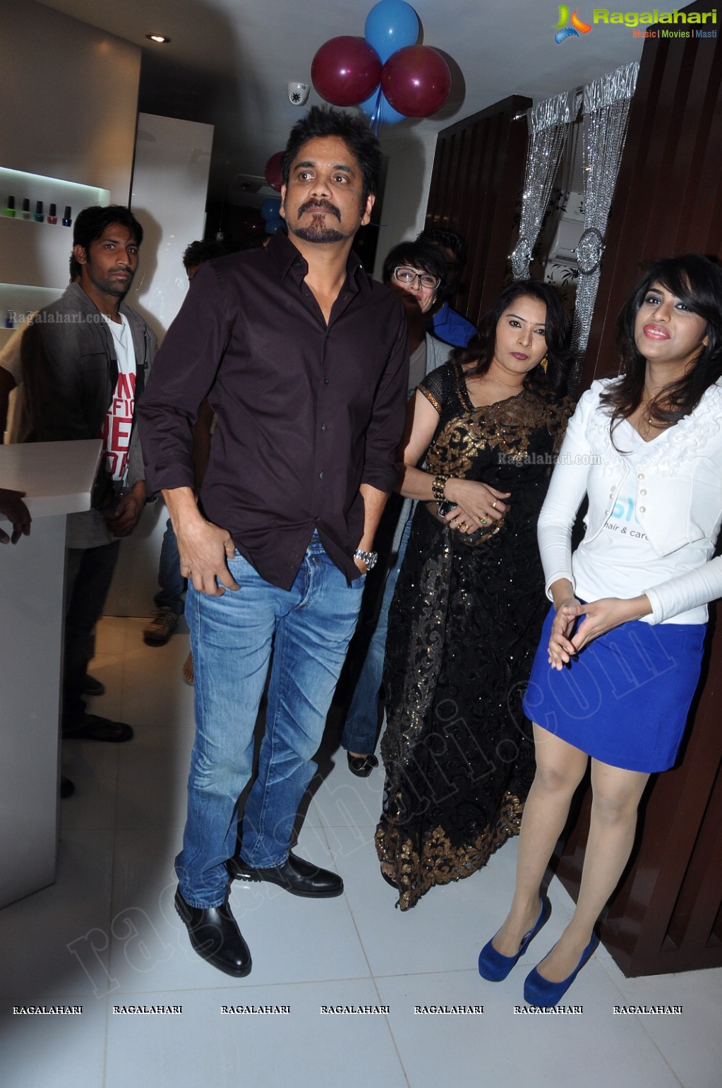 Nagarjuna launches b:blunt Salon, Hyderabad