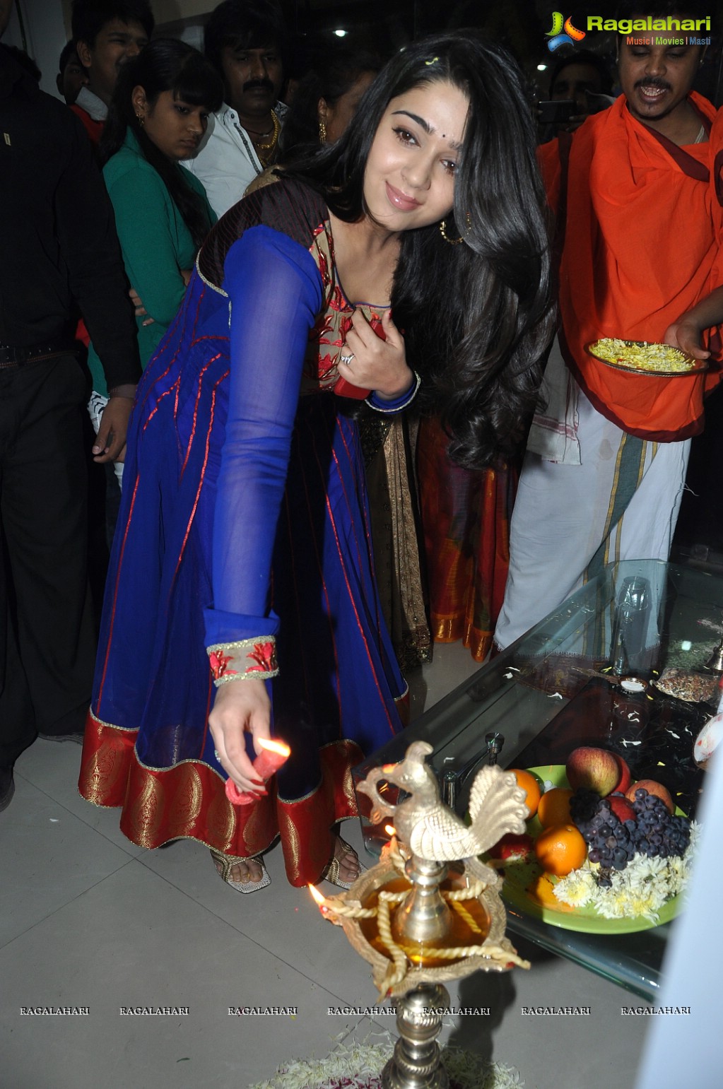 Charmi inaugurates Naveena's Slimming & Cosmetic Clinic, Hyderabad