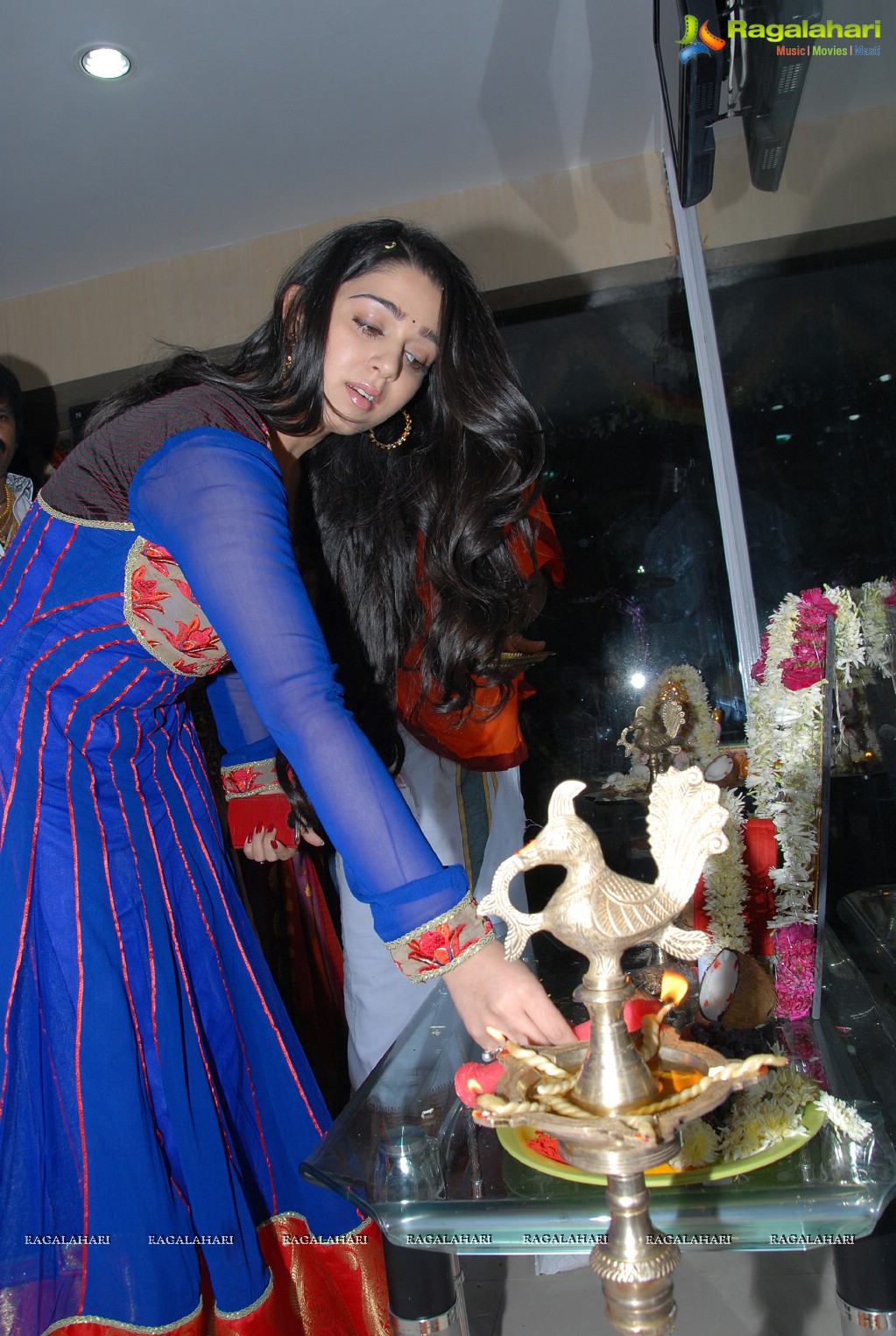 Charmi inaugurates Naveena's Slimming & Cosmetic Clinic, Hyderabad