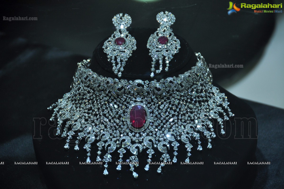 Jayaprada inaugurates Diamond Show at Malabar Gold and Diamonds, Hyderabad