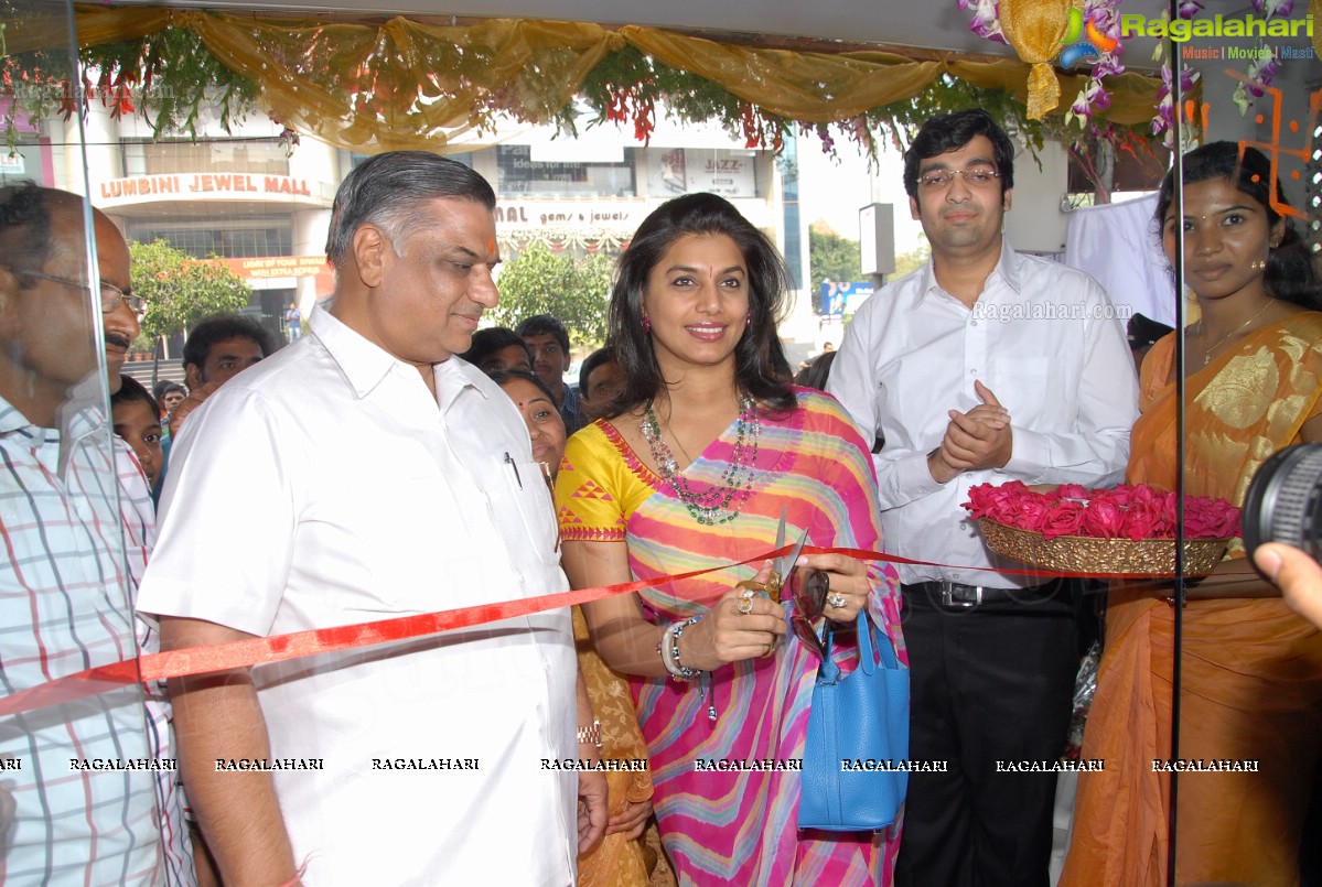 Amala Akkineni & Pinky Reddy launches Karni Jewellers, Hyderabad