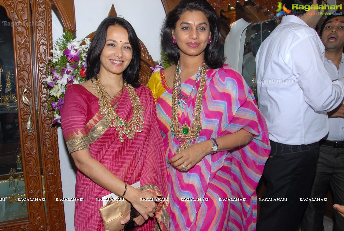 Amala Akkineni & Pinky Reddy launches Karni Jewellers, Hyderabad