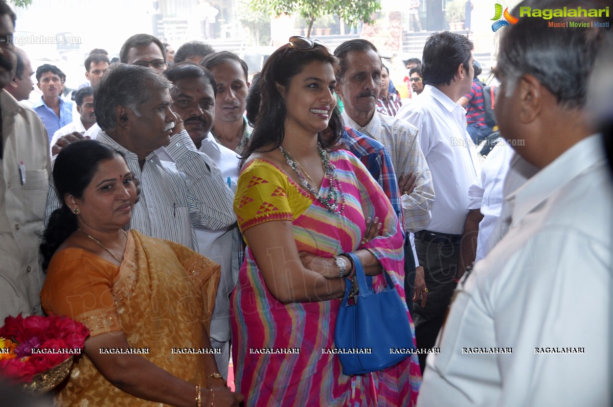 Amala Akkineni & Pinky Reddy launches Karni Jewellers, Hyderabad