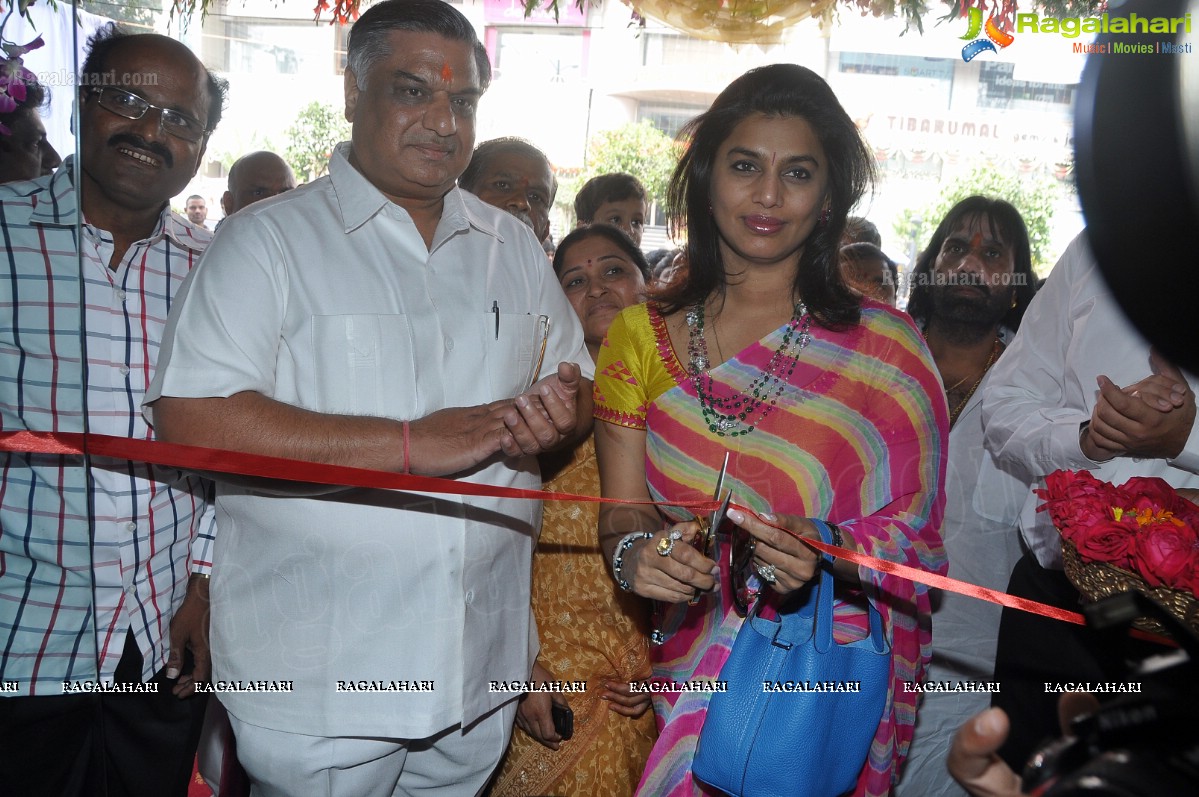 Amala Akkineni & Pinky Reddy launches Karni Jewellers, Hyderabad